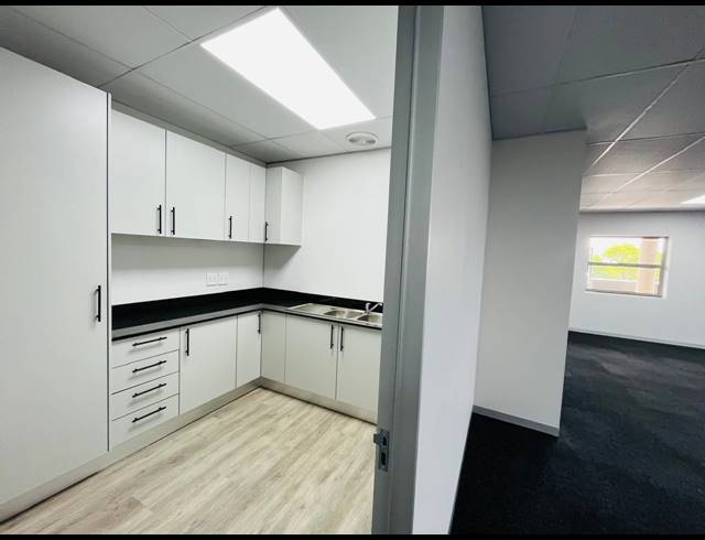 250M² OFFICE TO LET IN FOURWAYS